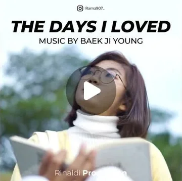 Cuplikan video The Days I Loved: perempuan berkacamata membaca buku